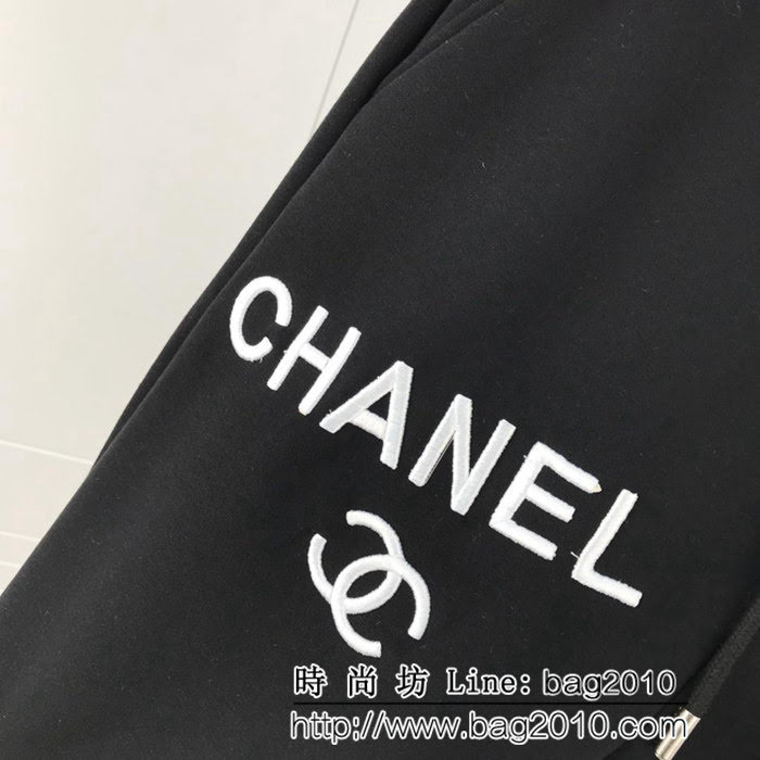 CHANEL香奈兒 18FW秋冬新款 科技銀色面料拼接 純棉加絨男款長褲 情侶款 ydi1671